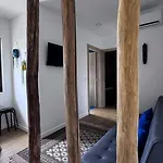 S'apartments New לייריה